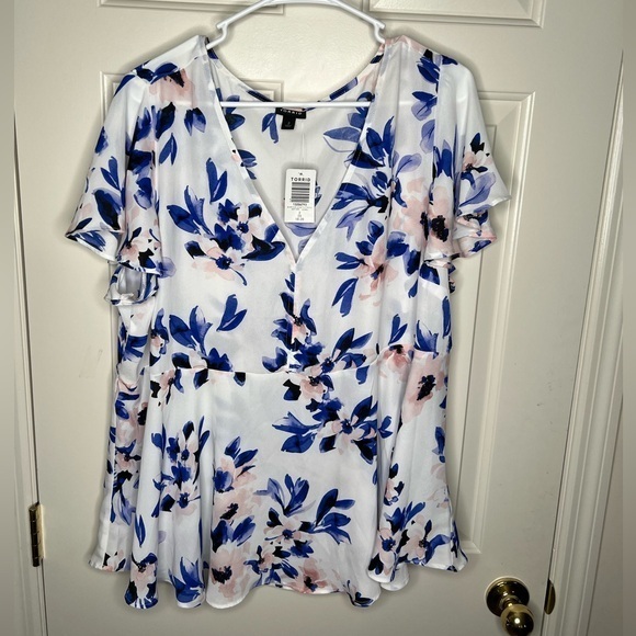 torrid Tops - Torrid Ivory & Blue Floral Peplum Blouse flutter sleeves Size 2 2X 18-20 NWT